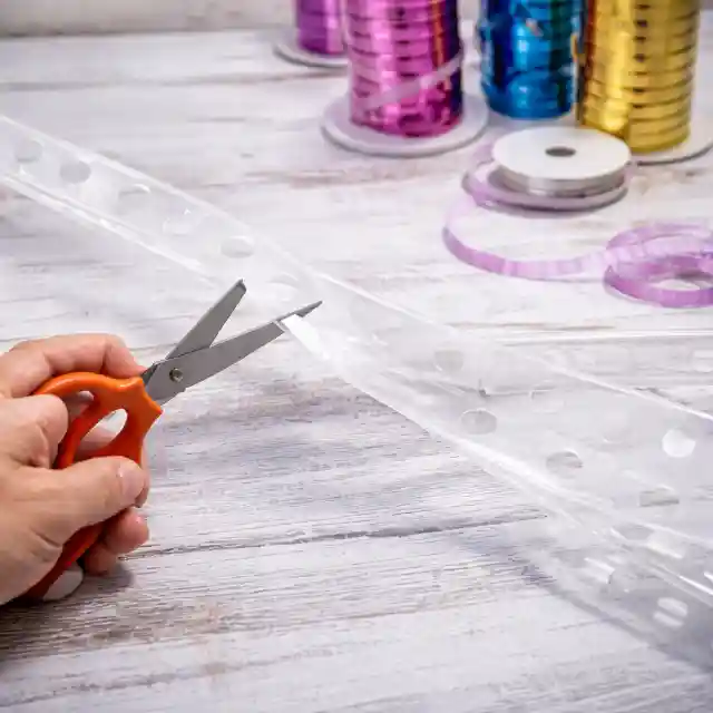 Measuring and preparing balloon decorating strip