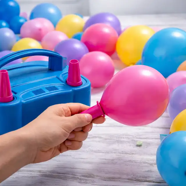 Using an electric pump to inflate latex balloons to various sizes