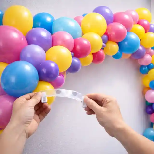 Shaping and mounting completed balloon arch