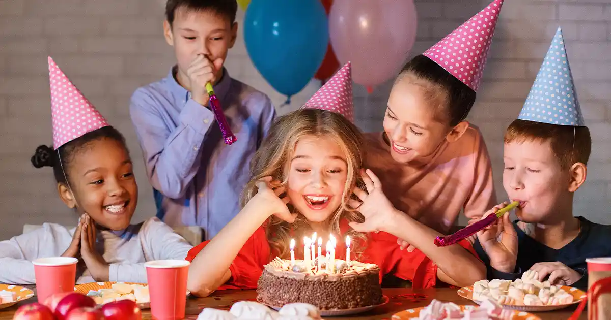 Vibrant Sempertex balloon display with rainbow colors for a birthday party